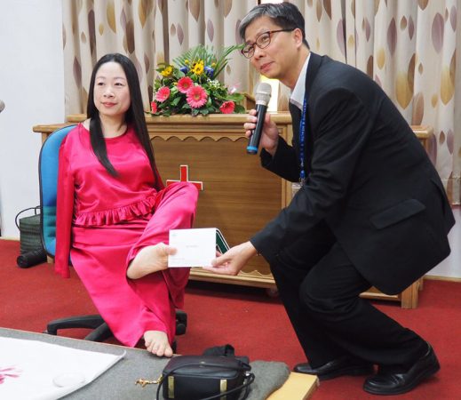 口足畫家楊恩典姊妹